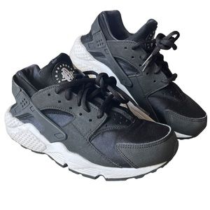 Nike Air Huarache Women’s 8.5 Black